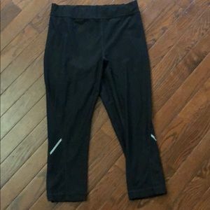 Black capris workout leggings